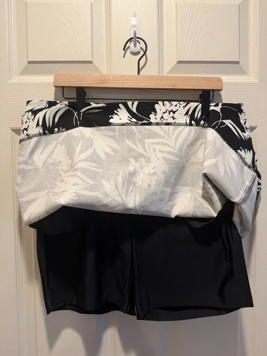 Black & White Floral Skort - Women's Summer Active Skort - Picture 3 of 10